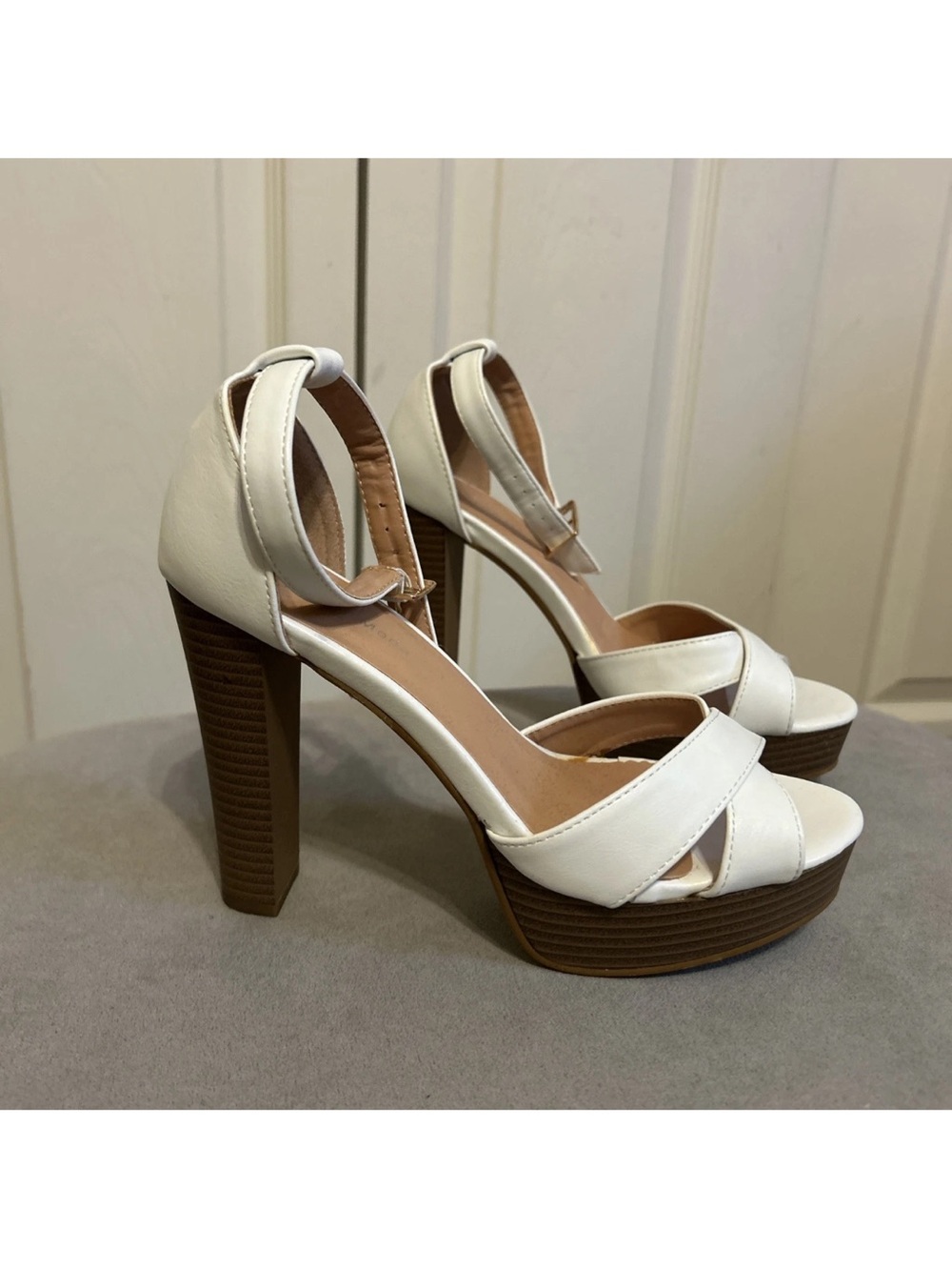 Top Moda Women’s White Platform High Heel Sandals with Ankle Strap Sz 7.5